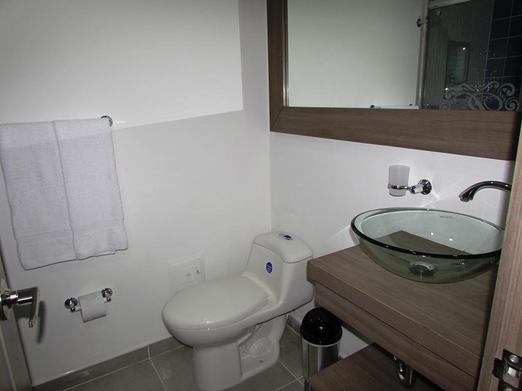 Aw Hotel Plaza Miranda Bogotá Værelse billede